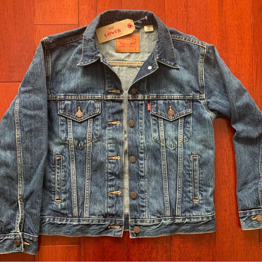 BNWT Levi Ex-Boyfriend Trucker Jacket in Dark Wash (Stoop Culture)